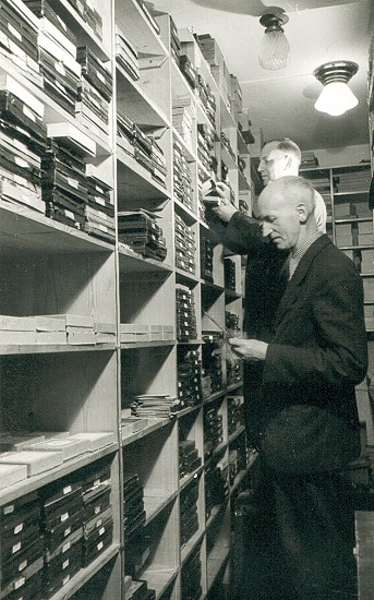 Cuno Hoffmeister in der Plattensammlung 1951